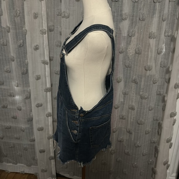 Free People Size 6, Denim skirt overalls, cutoff hem - Picture 3 of 4